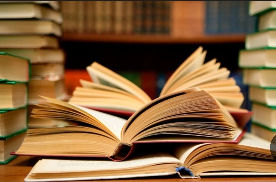.مقياس اللسانيات العامة هو مقياس أكاديمي يهدف إلى تعريف طلبة السنة الثانية تخصص نقد بالمفاهيم الأساسية للدرس اللساني،